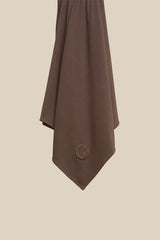 The CHANO breathable modal jersey hijab in brown taupe is made from premium modal. This hijab offers silky softness, breathability, and a luxurious feel. It’s gentle on skin and hair, helps prevent damage, and allows air to flow and keeps moisture away. With its natural drape, stretch, and non-slip quality, it’s easy to style and stays in place without an undercap.