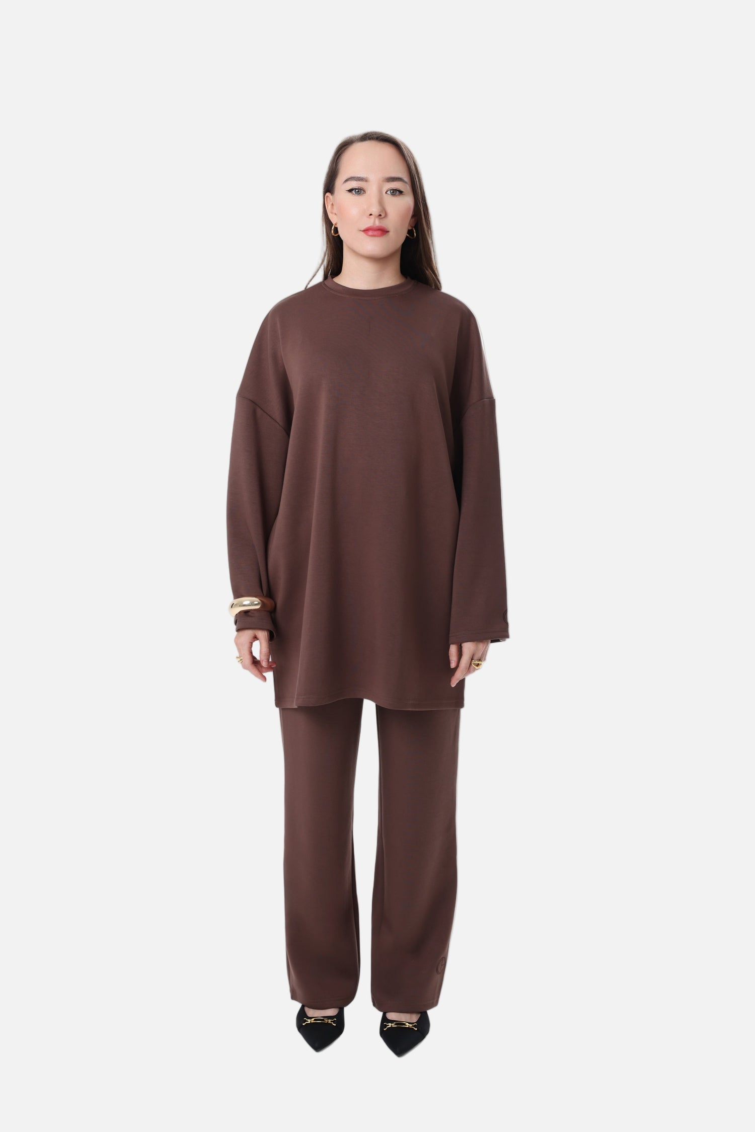 Front view of the CHANO Comfy Two-Piece Set in Mocha, featuring an oversized tunic with wide sleeves and matching wide-leg trousers made from a soft cotton-blend fabric.