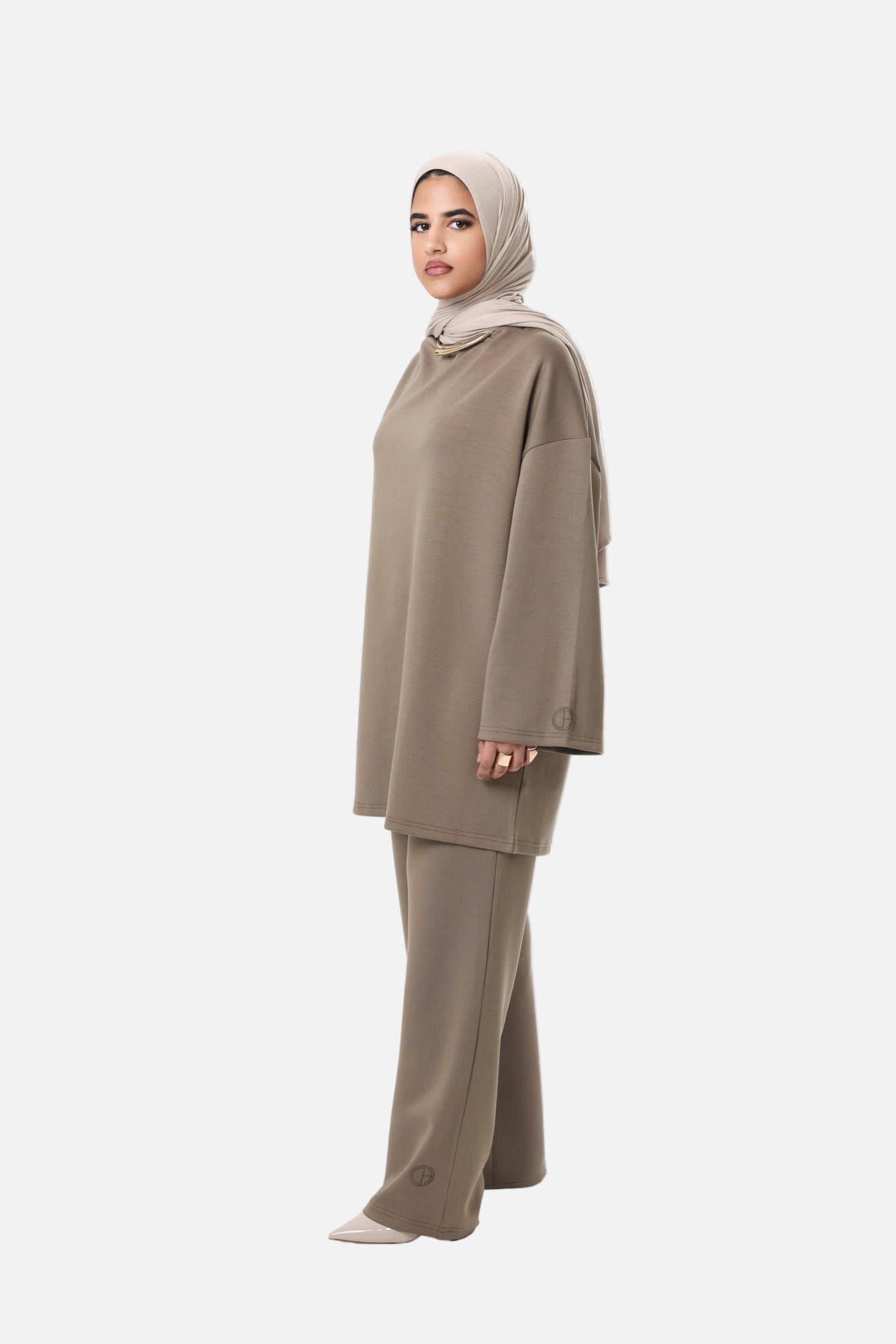 Side view of the CHANO Comfy Two-Piece Set in Taupe, showing the relaxed fit of the oversized tunic and wide-leg trousers.