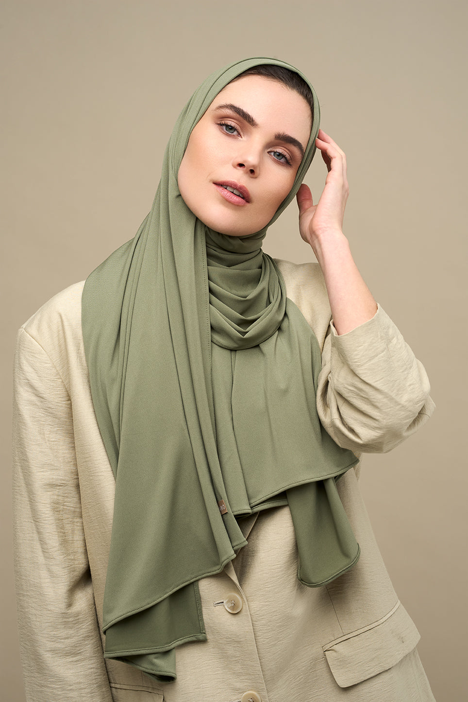 De CHANO premium jersey hijab in groen is gemaakt van zachte, comfortabele stretchstof, ideaal voor alle seizoenen. Licht van structuur en niet transparant.