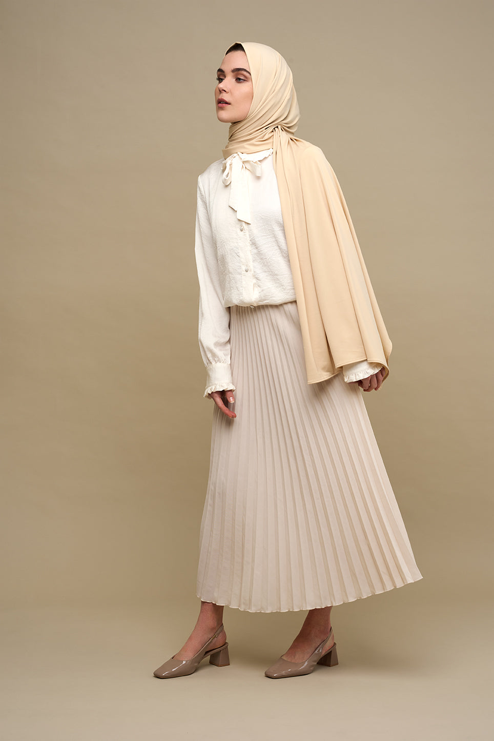 De CHANO premium jersey hijab in crème is gemaakt van zachte, comfortabele stretchstof, ideaal voor alle seizoenen. Licht van structuur en niet transparant.