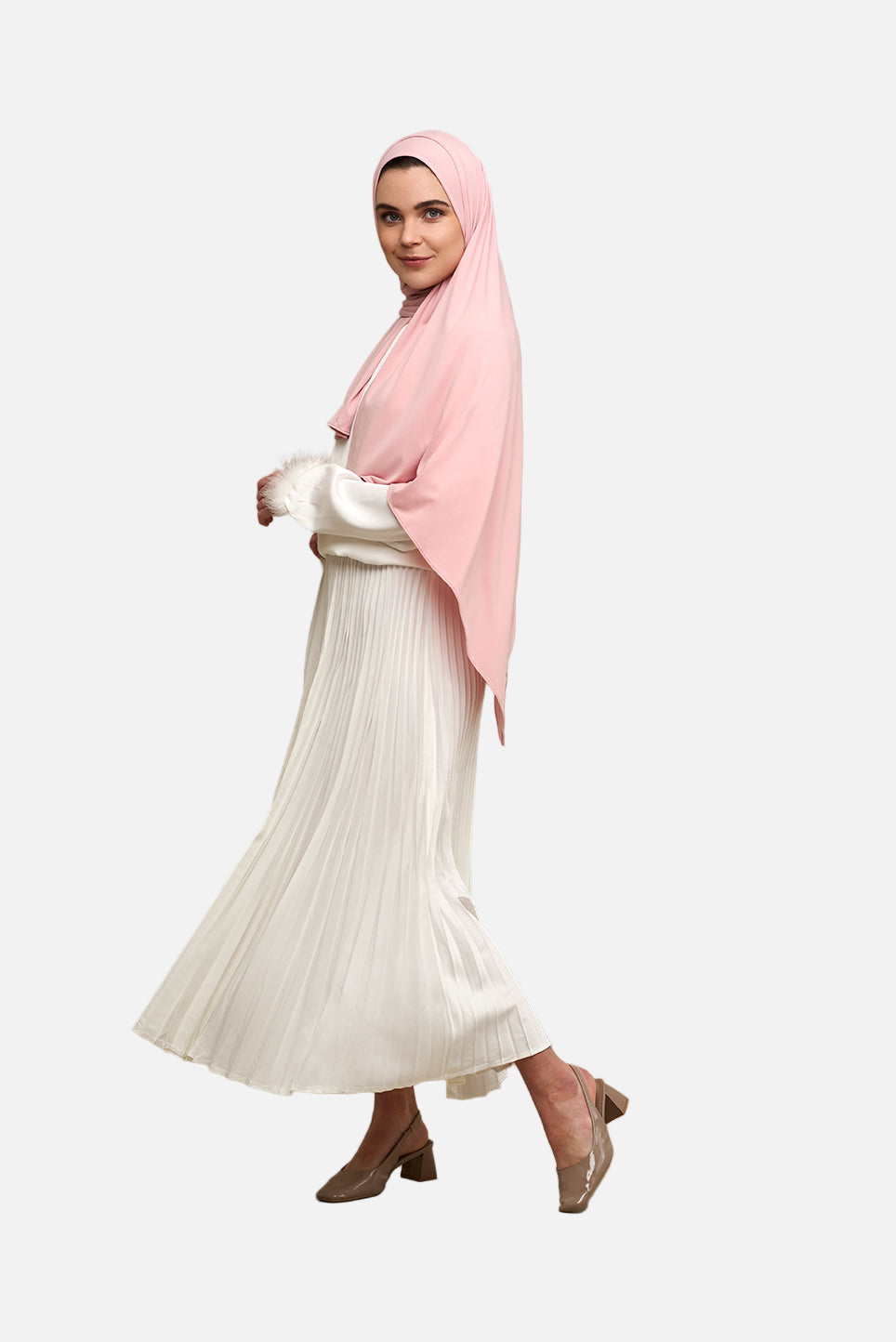 De CHANO premium jersey hijab in cherry is gemaakt van zachte, comfortabele stretchstof, ideaal voor alle seizoenen. Licht van structuur en niet transparant.