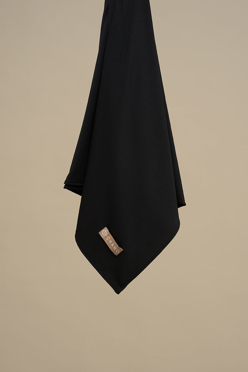 De CHANO premium jersey hijab in zwart is gemaakt van zachte, comfortabele stretchstof, ideaal voor alle seizoenen. Licht van structuur en niet transparant.