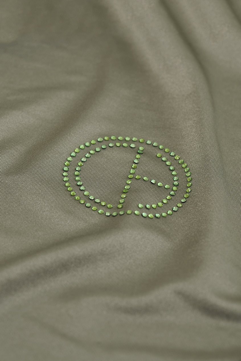 De CHANO satin jersey hijab in salie groen is gemaakt van zachte, comfortabele stretchstof, ideaal voor alle seizoenen. Niet-transparant en licht van structuur.