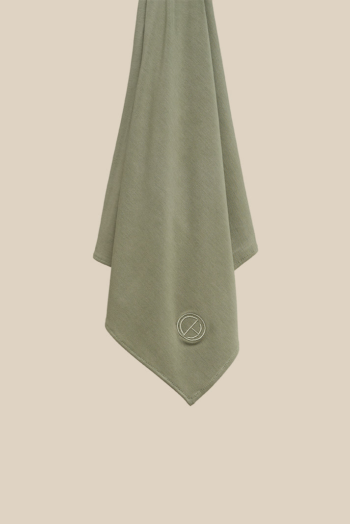 The CHANO breathable modal jersey hijab in sage green is made from premium modal. This hijab offers silky softness, breathability, and a luxurious feel. It’s gentle on skin and hair, helps prevent damage, and allows air to flow and keeps moisture away. With its natural drape, stretch, and non-slip quality, it’s easy to style and stays in place without an undercap.