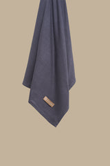 The CHANO cotton jersey hijab in the color navy grey offers lightweight comfort and breathability with a stretchy, non-slip fabric that stays in place all day. Ideal for casual and active wear, it ensures easy, effortless styling without the need for an undercap.