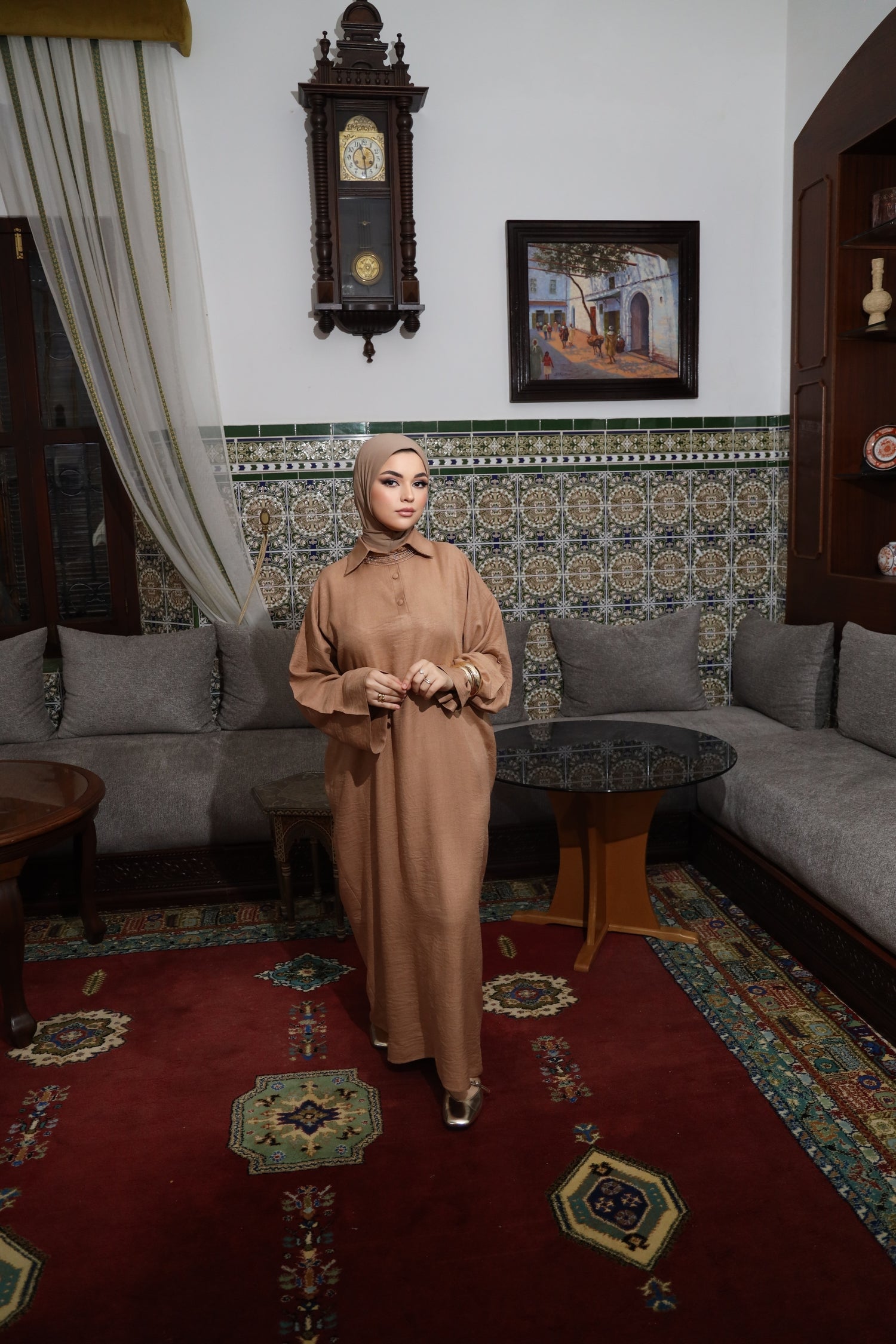 Model wearing CHANO Modesty’s Textured Tunic Dress in caramel, a relaxed modest fit with wide sleeves and a buttoned collar — perfect for effortless elegance.