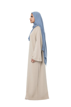 Side profile of the Comfy Dress in Beige, highlighting the wide sleeves and lightweight cotton-blend fabric.