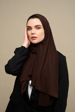 De CHANO premium jersey hijab in bruin is gemaakt van zachte, comfortabele stretchstof, ideaal voor alle seizoenen. Licht van structuur en niet transparant. 