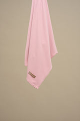 De CHANO premium jersey hijab in cherry is gemaakt van zachte, comfortabele stretchstof, ideaal voor alle seizoenen. Licht van structuur en niet transparant. 