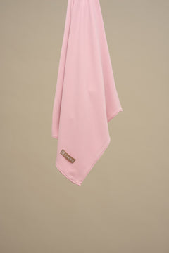 De CHANO premium jersey hijab in cherry is gemaakt van zachte, comfortabele stretchstof, ideaal voor alle seizoenen. Licht van structuur en niet transparant. 